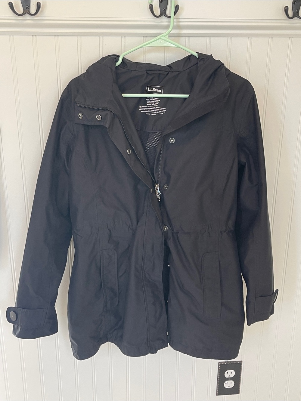 L.L. Bean Women's Black Rain Coat - Medium Petite